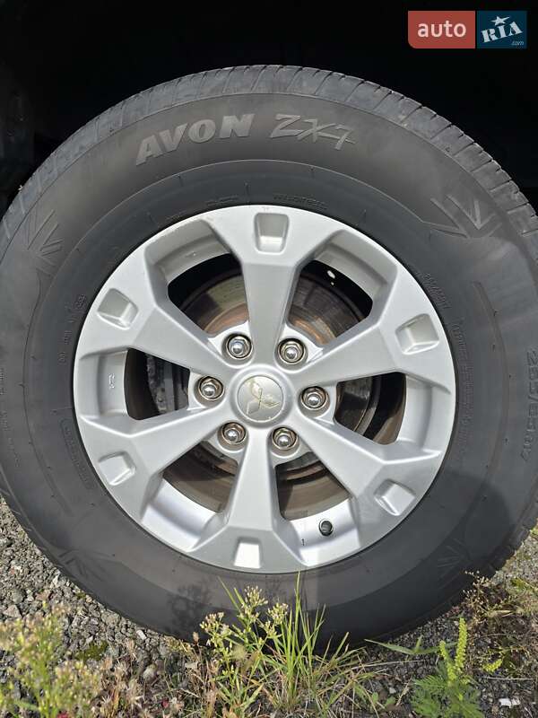 Mitsubishi Pajero Sport 2013