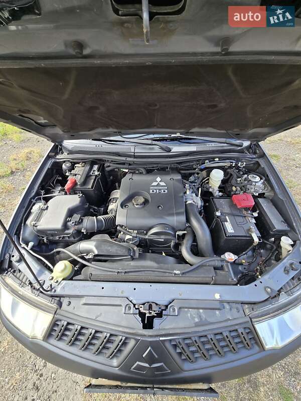 Mitsubishi Pajero Sport 2013