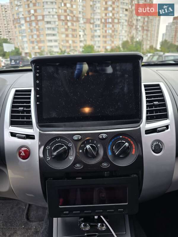 Mitsubishi Pajero Sport 2013