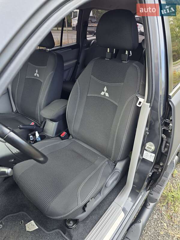 Mitsubishi Pajero Sport 2013