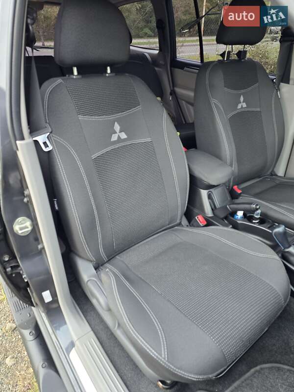 Mitsubishi Pajero Sport 2013