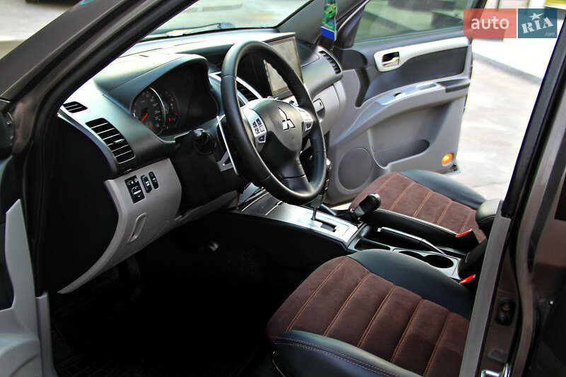 Mitsubishi Pajero 2013