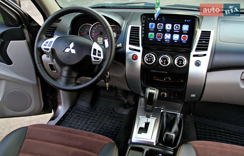 Mitsubishi Pajero 2013