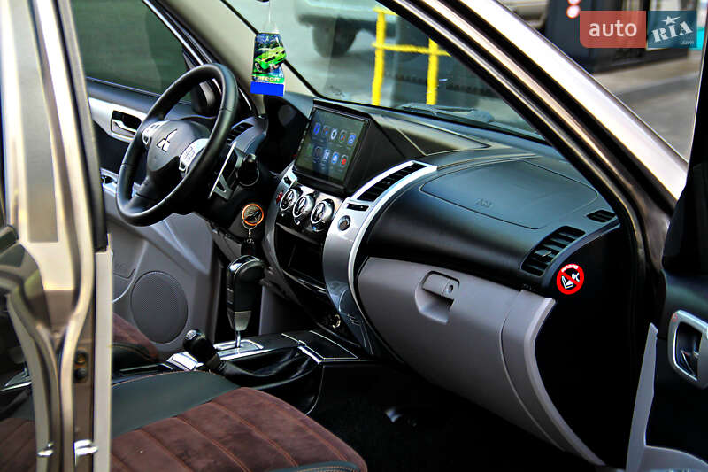 Mitsubishi Pajero 2013