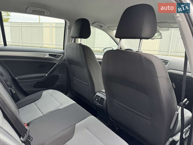 Volkswagen e-Golf 2015