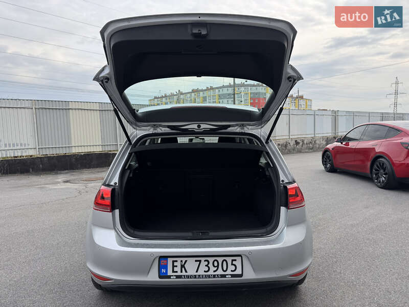 Volkswagen e-Golf 2015