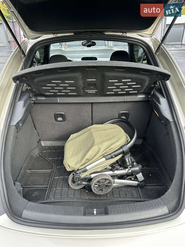 Volkswagen Beetle 2014