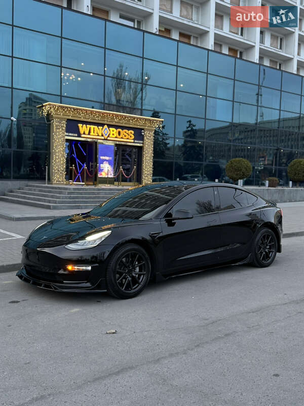 Tesla-0