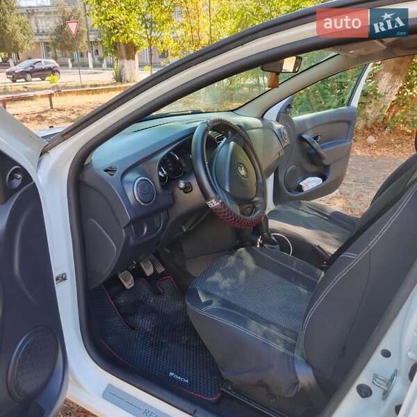 Renault Sandero 2013