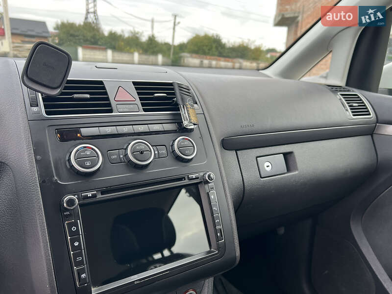 Volkswagen Touran 2012