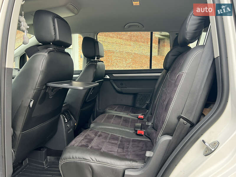 Volkswagen Touran 2012