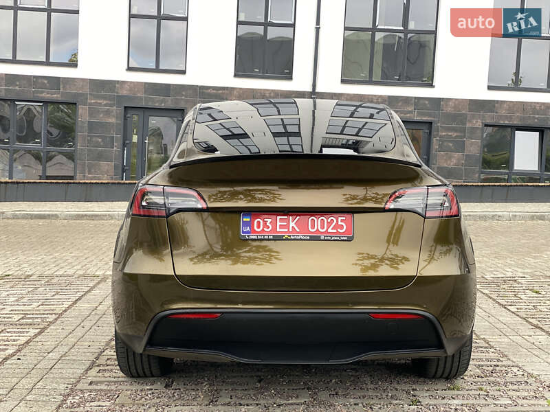 Tesla Model Y 2021
