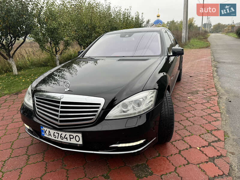 Mercedes-Benz S-Class 2011