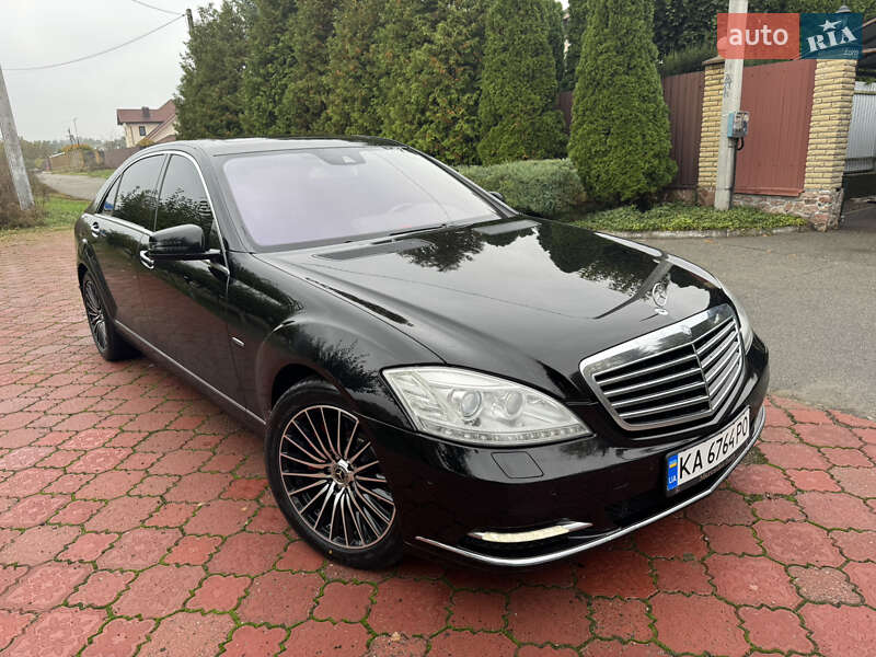 Mercedes-Benz S-Class 2011