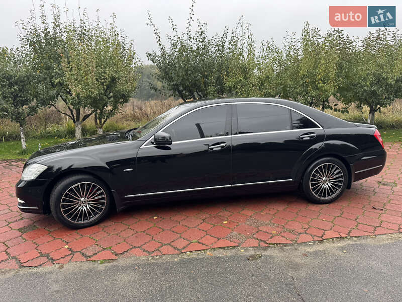 Mercedes-Benz S-Class 2011