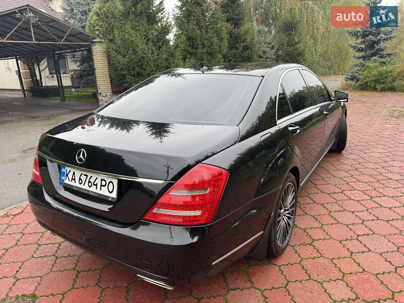 Mercedes-Benz S-Class 2011