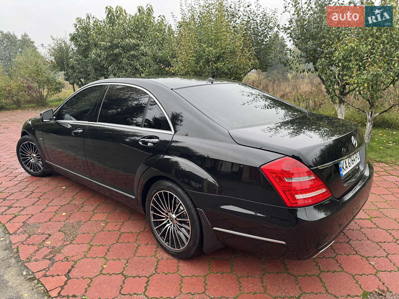 Mercedes-Benz S-Class 2011