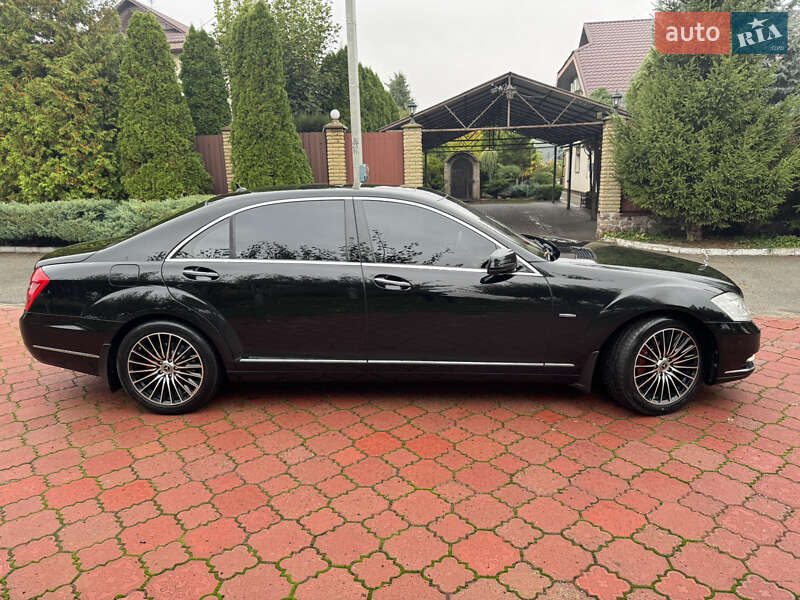 Mercedes-Benz S-Class 2011