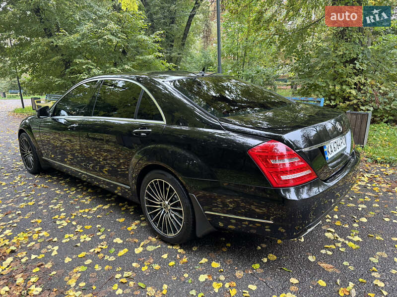 Mercedes-Benz S-Class 2011
