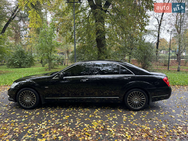 Mercedes-Benz S-Class 2011