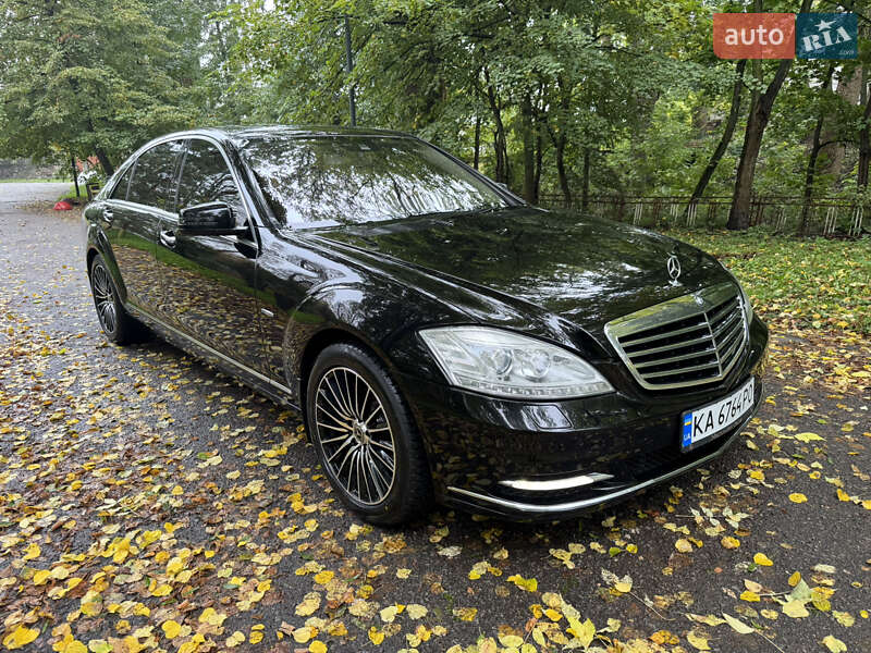 Mercedes-Benz S-Class 2011