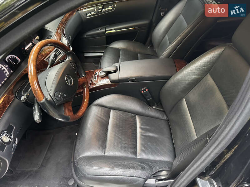 Mercedes-Benz S-Class 2011