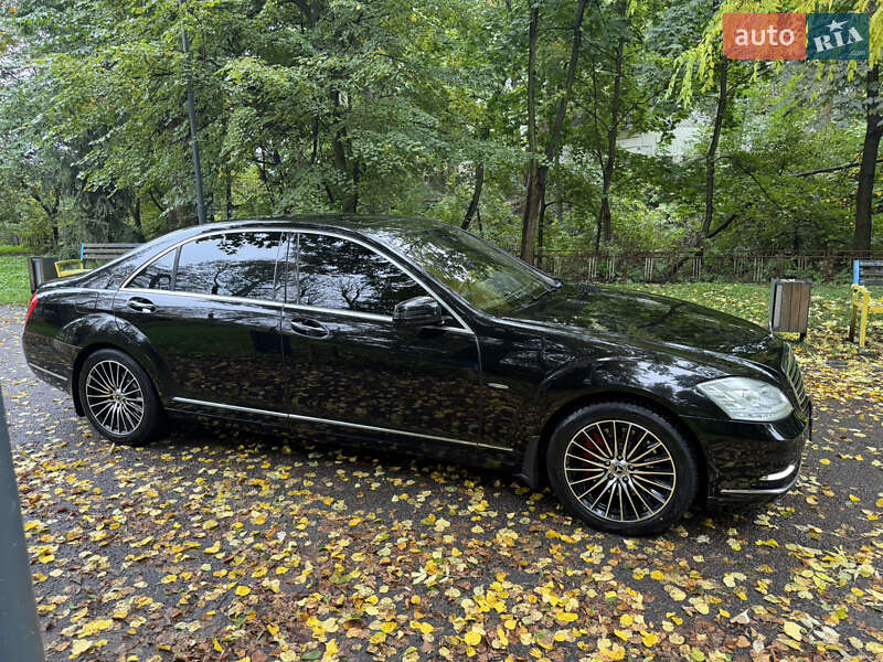 Mercedes-Benz S-Class 2011