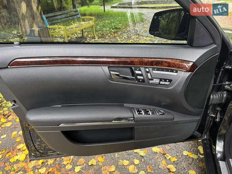 Mercedes-Benz S-Class 2011