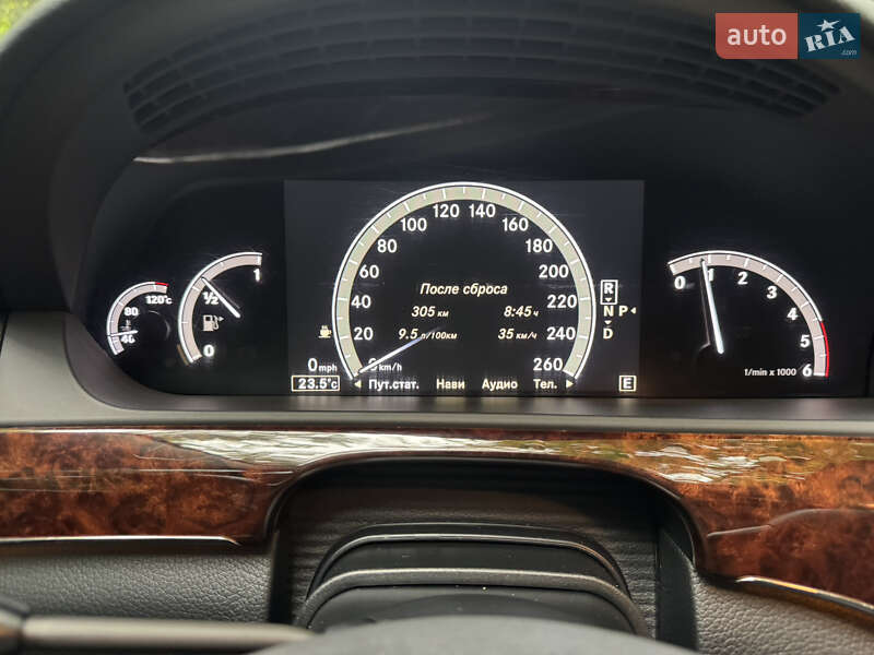 Mercedes-Benz S-Class 2011