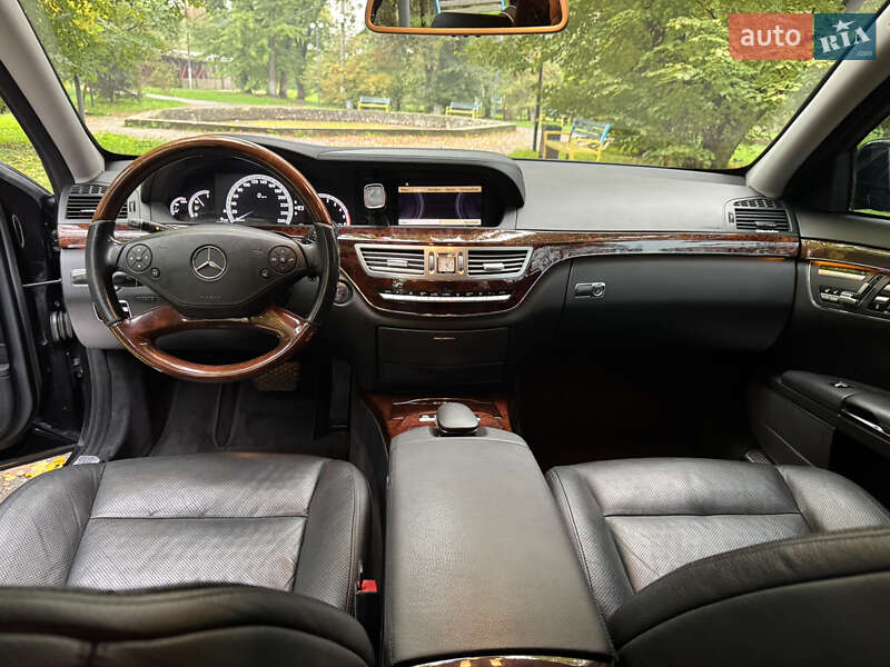 Mercedes-Benz S-Class 2011