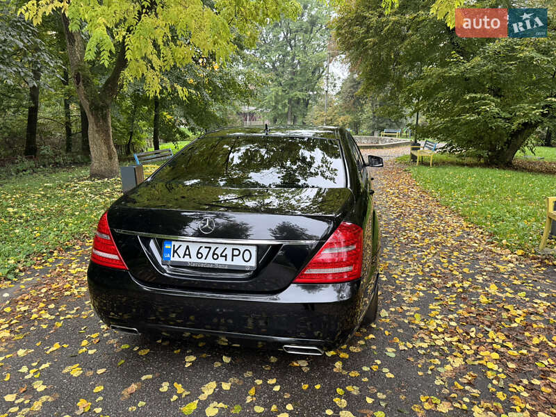 Mercedes-Benz S-Class 2011