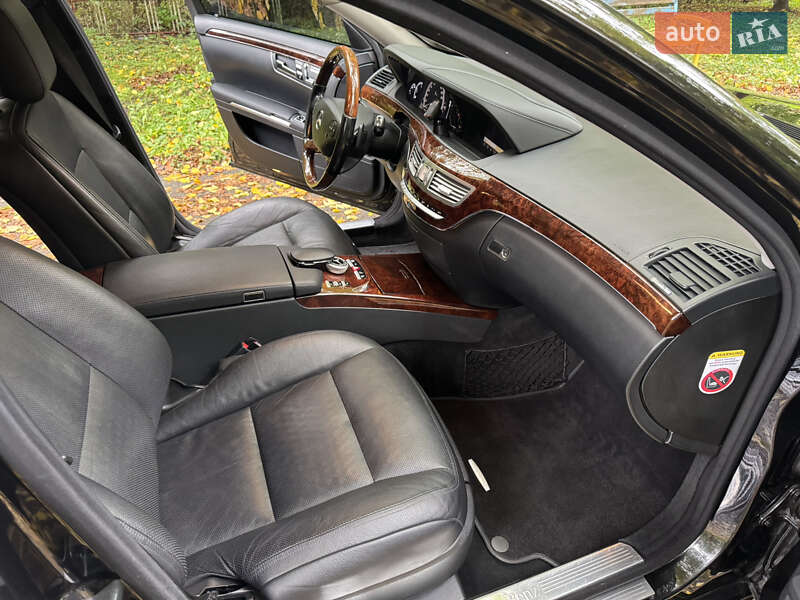 Mercedes-Benz S-Class 2011