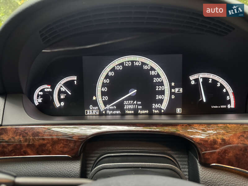 Mercedes-Benz S-Class 2011