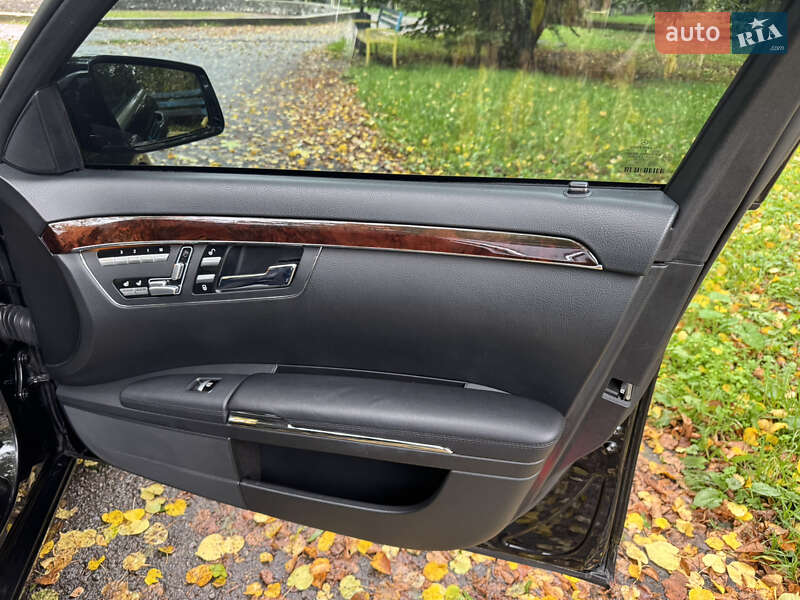 Mercedes-Benz S-Class 2011