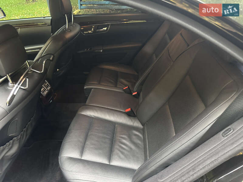 Mercedes-Benz S-Class 2011