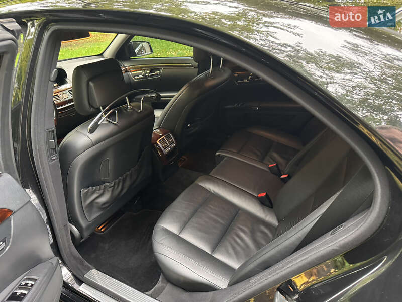 Mercedes-Benz S-Class 2011