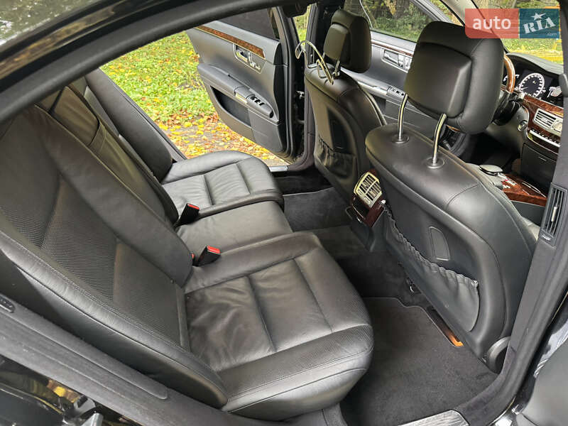 Mercedes-Benz S-Class 2011