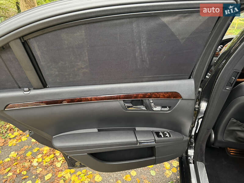 Mercedes-Benz S-Class 2011