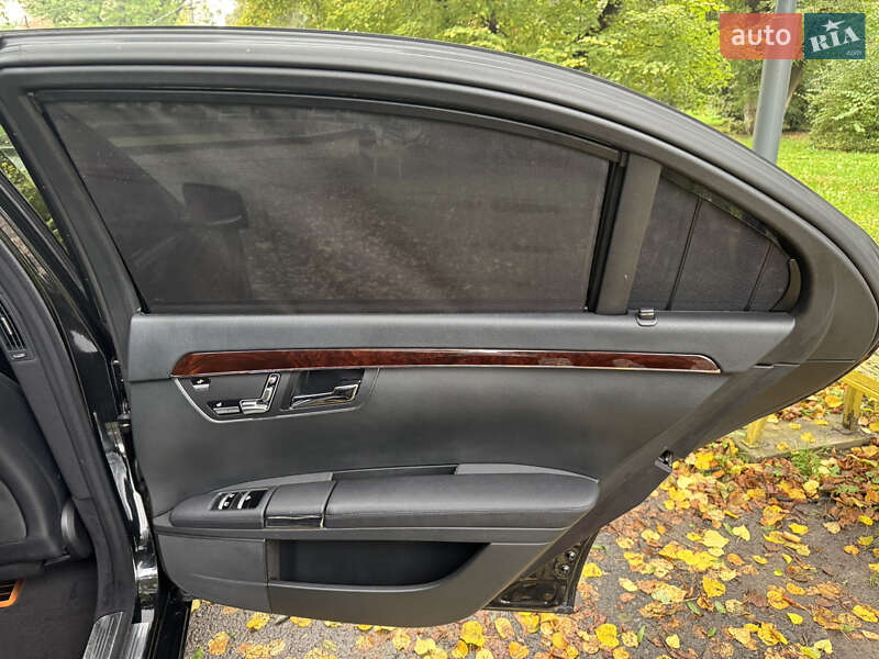 Mercedes-Benz S-Class 2011