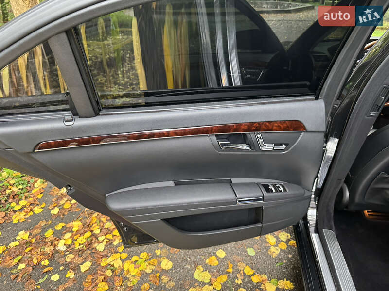 Mercedes-Benz S-Class 2011