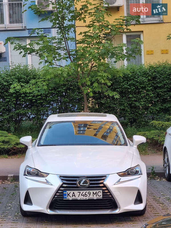 Lexus IS 2018