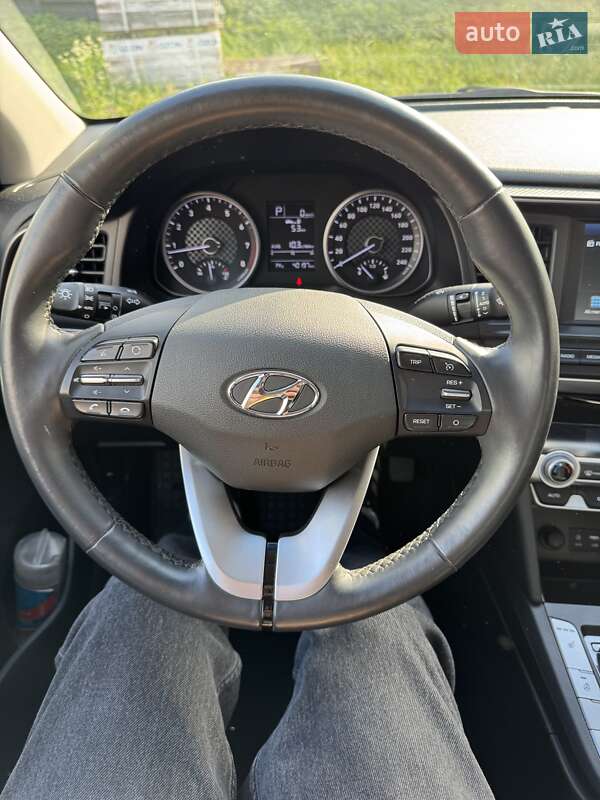 Hyundai Elantra 2019