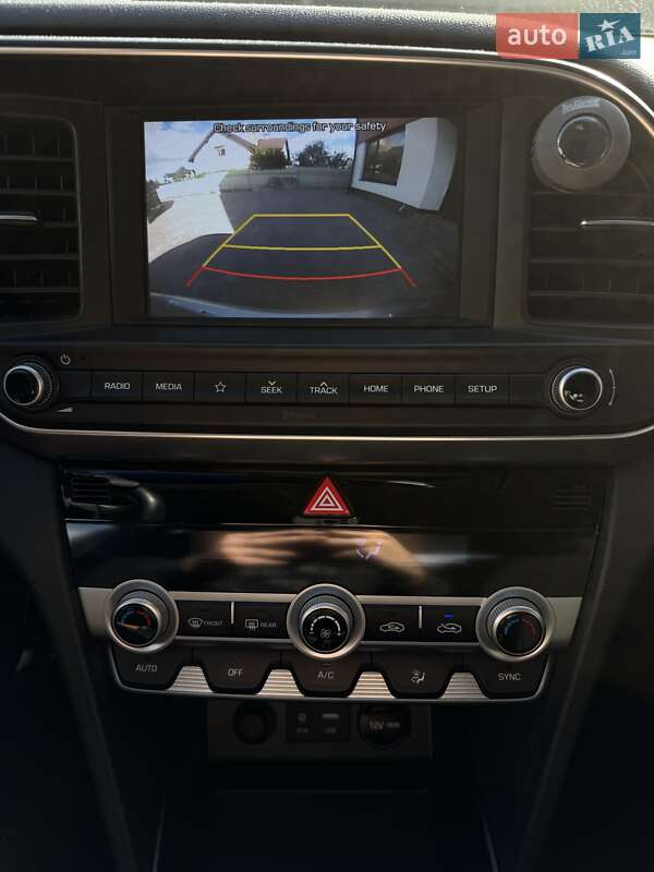 Hyundai Elantra 2019