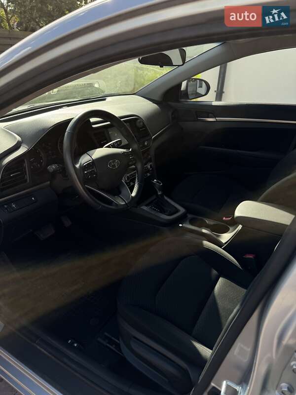 Hyundai Elantra 2019