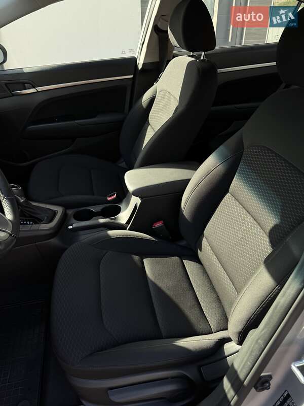 Hyundai Elantra 2019