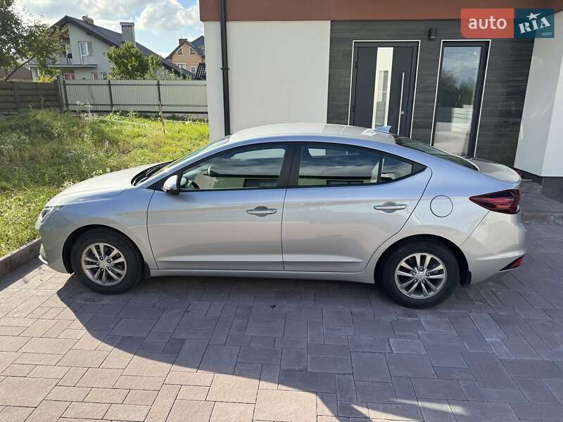 Hyundai Elantra 2019