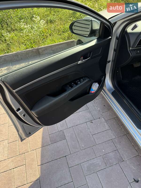 Hyundai Elantra 2019