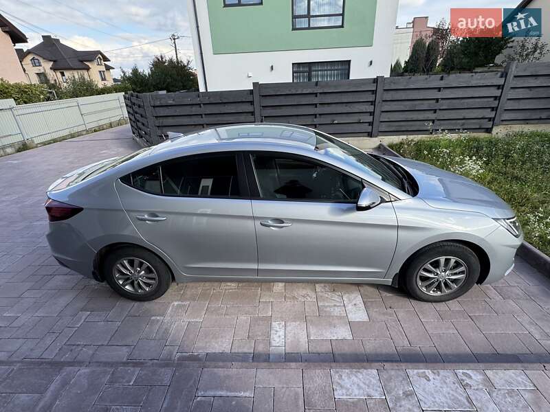 Hyundai Elantra 2019