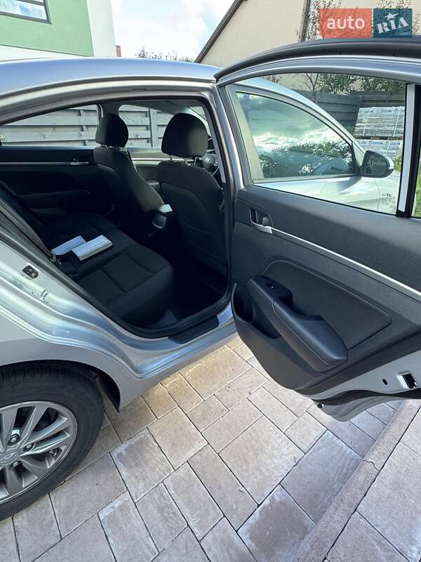 Hyundai Elantra 2019