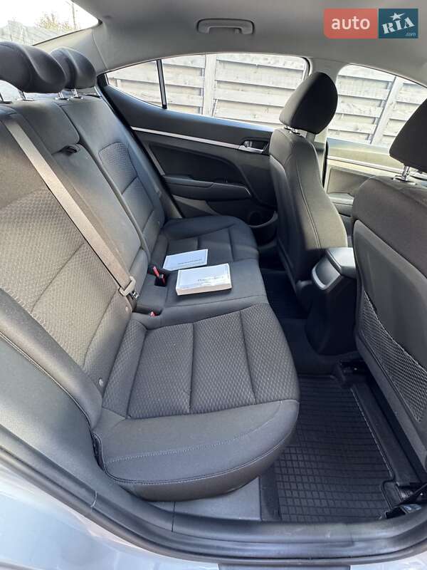 Hyundai Elantra 2019